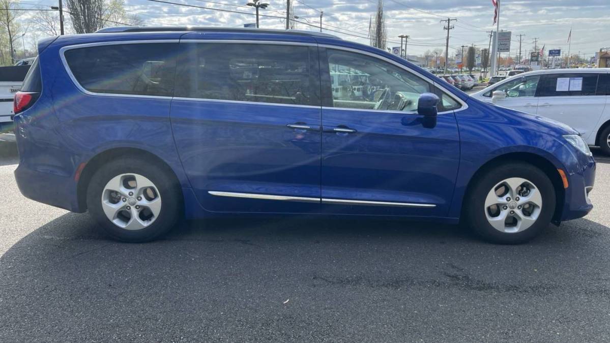 2018 Chrysler Pacifica Hybrid 2C4RC1L78JR295093