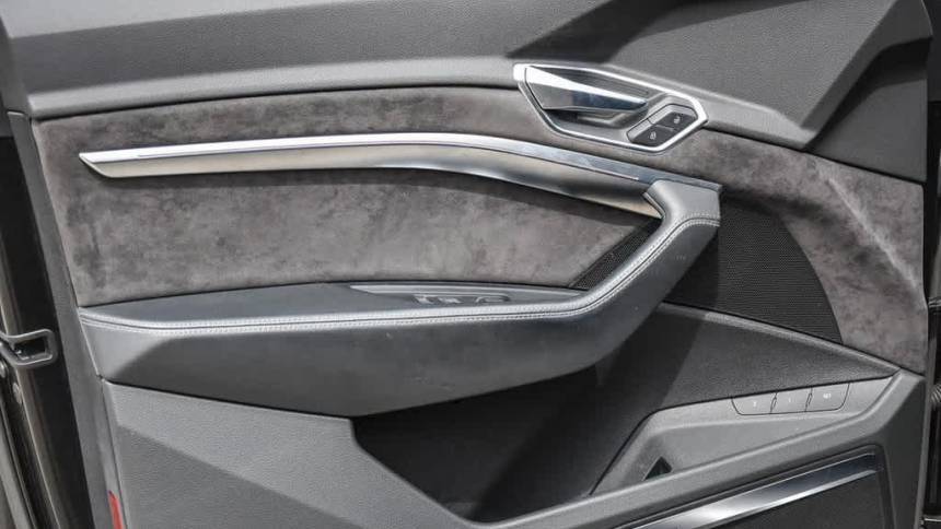 2019 Audi e-tron WA1VAAGE4KB024314