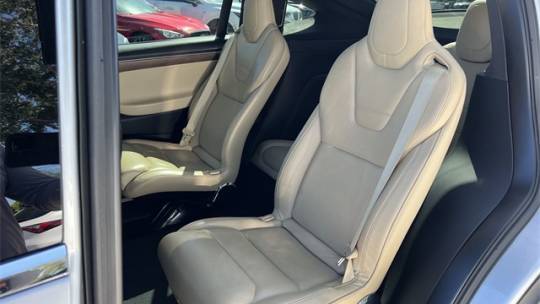 2016 Tesla Model X 5YJXCBE27GF008278