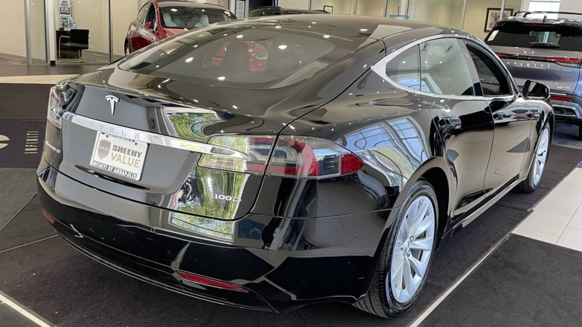 2017 Tesla Model S 5YJSA1E25HF200276