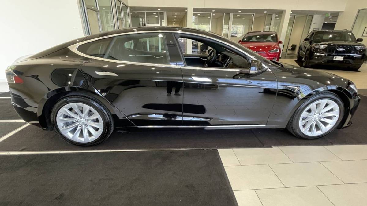 2017 Tesla Model S 5YJSA1E25HF200276