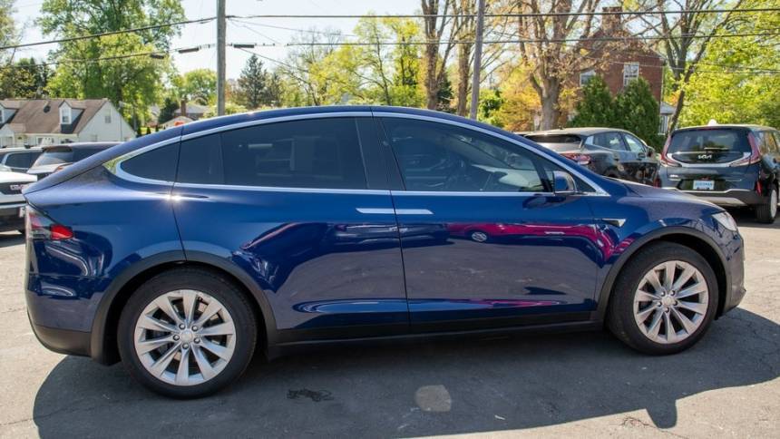 2017 Tesla Model X 5YJXCDE21HF077528