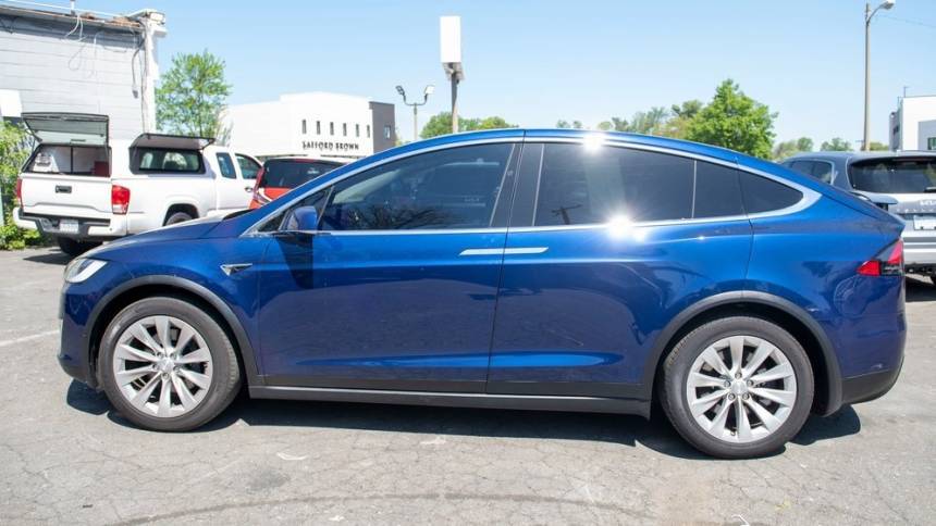 2017 Tesla Model X 5YJXCDE21HF077528