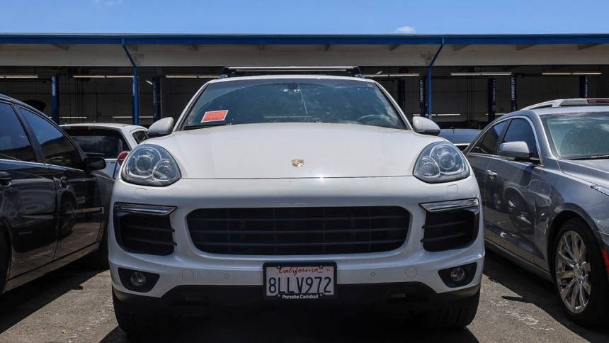 2017 Porsche Cayenne WP1AE2A29HLA75676