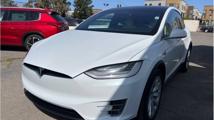 2020 Tesla Model X 5YJXCBE40LF233251