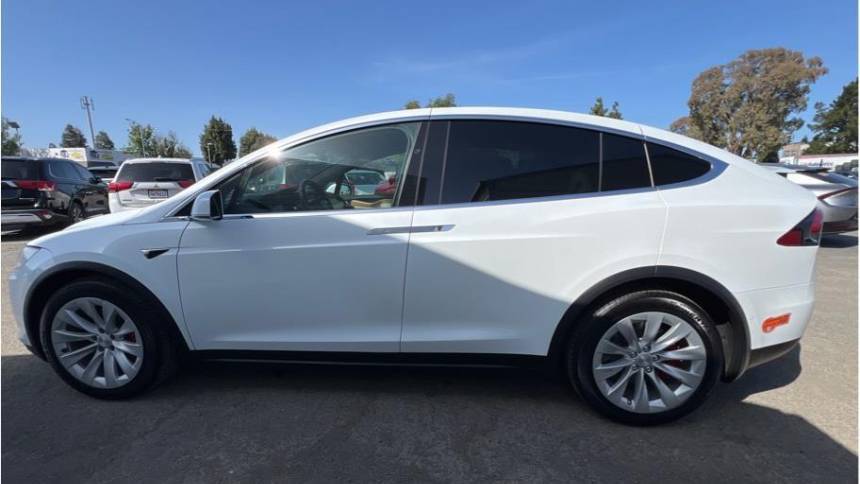 2020 Tesla Model X 5YJXCBE40LF233251