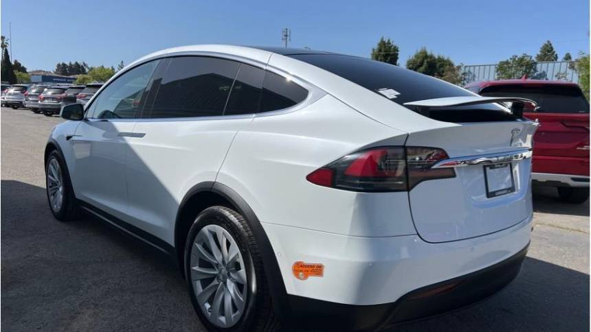 2020 Tesla Model X 5YJXCBE40LF233251