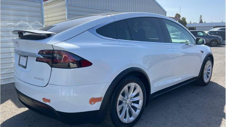 2020 Tesla Model X 5YJXCBE40LF233251