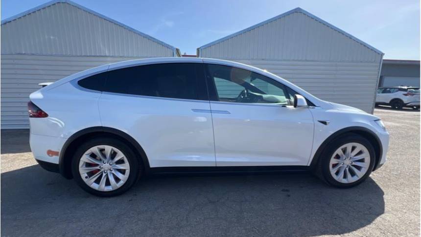 2020 Tesla Model X 5YJXCBE40LF233251