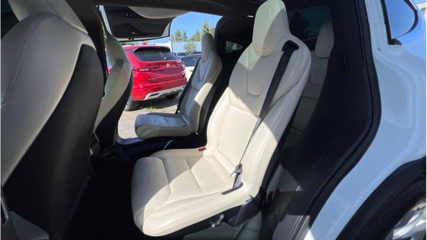 2020 Tesla Model X 5YJXCBE40LF233251