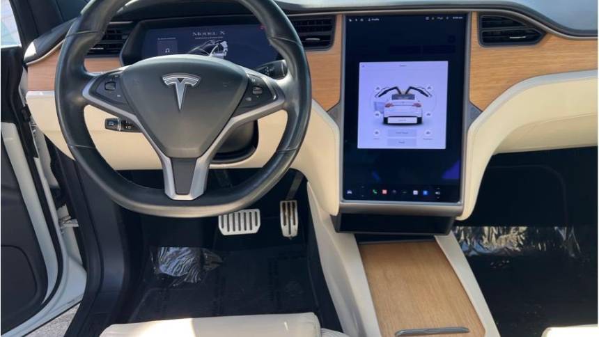 2020 Tesla Model X 5YJXCBE40LF233251