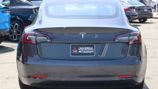 2018 Tesla Model 3 5YJ3E1EA3JF077681