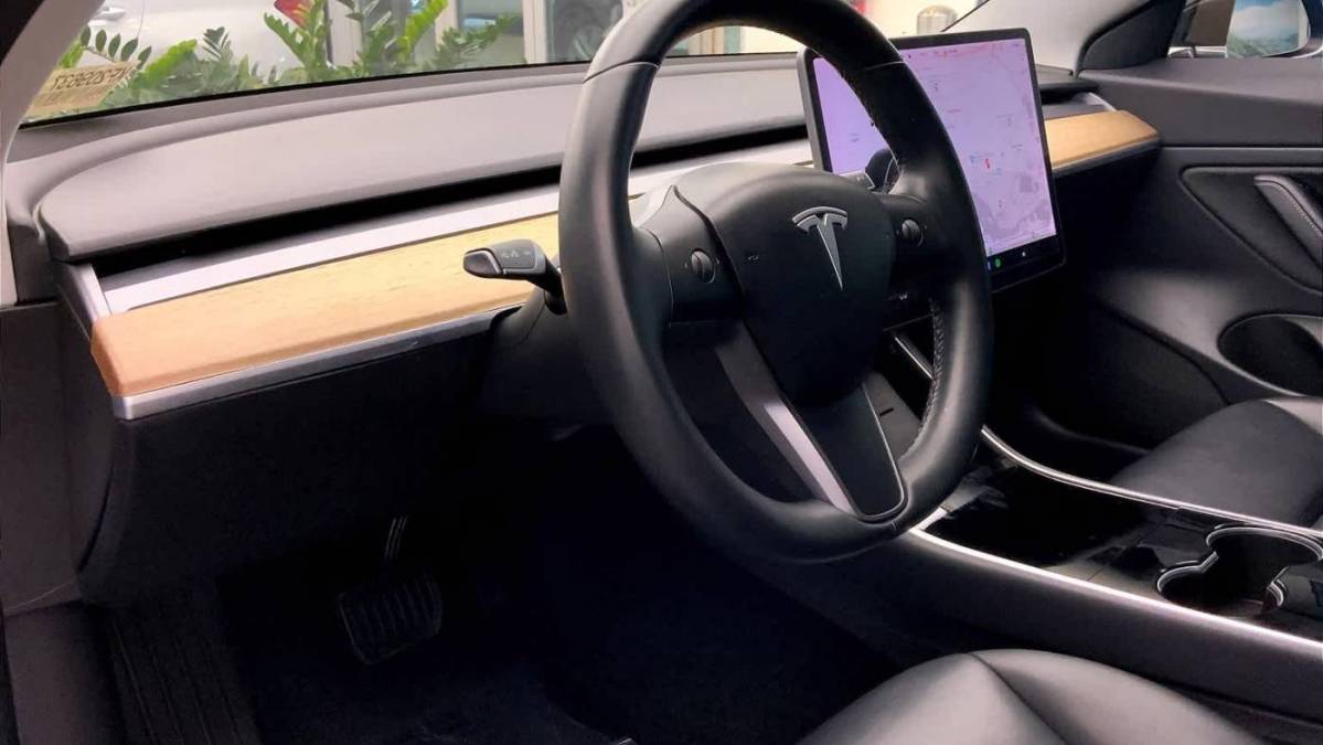 2019 Tesla Model 3 5YJ3E1EB1KF209637