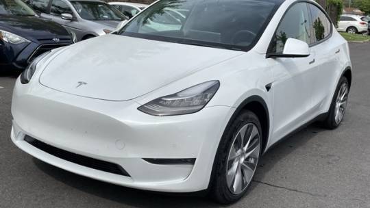 2021 Tesla Model Y 5YJYGDEE5MF085922