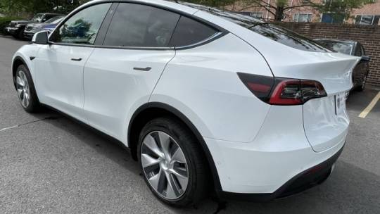 2021 Tesla Model Y 5YJYGDEE5MF085922