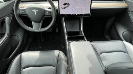 2021 Tesla Model Y 5YJYGDEE5MF085922