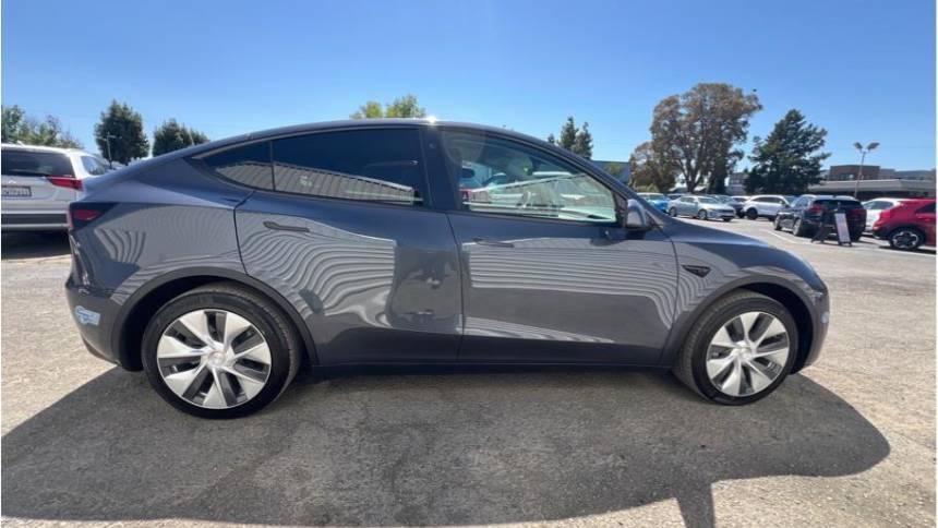 2021 Tesla Model Y 5YJYGDEE7MF207132