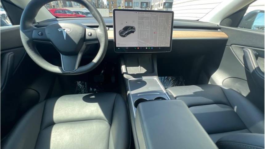 2021 Tesla Model Y 5YJYGDEE7MF207132