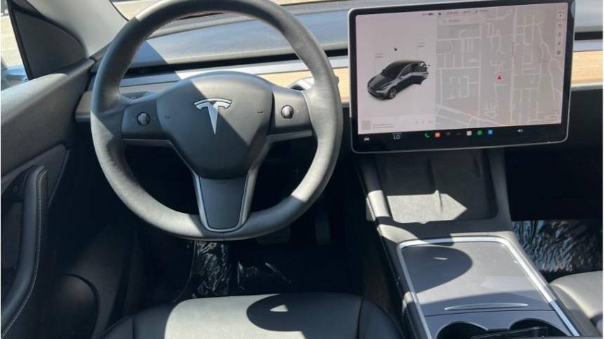 2021 Tesla Model Y 5YJYGDEE7MF207132