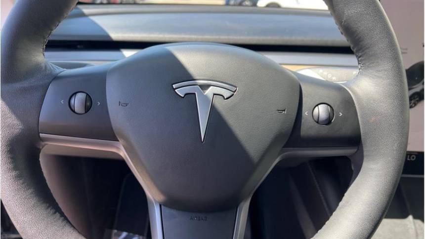 2021 Tesla Model Y 5YJYGDEE7MF207132