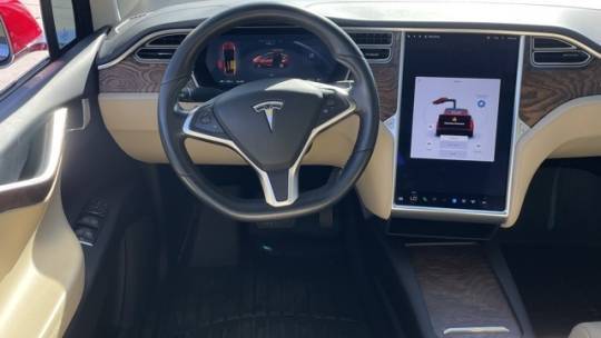 2017 Tesla Model X 5YJXCDE29HF055311