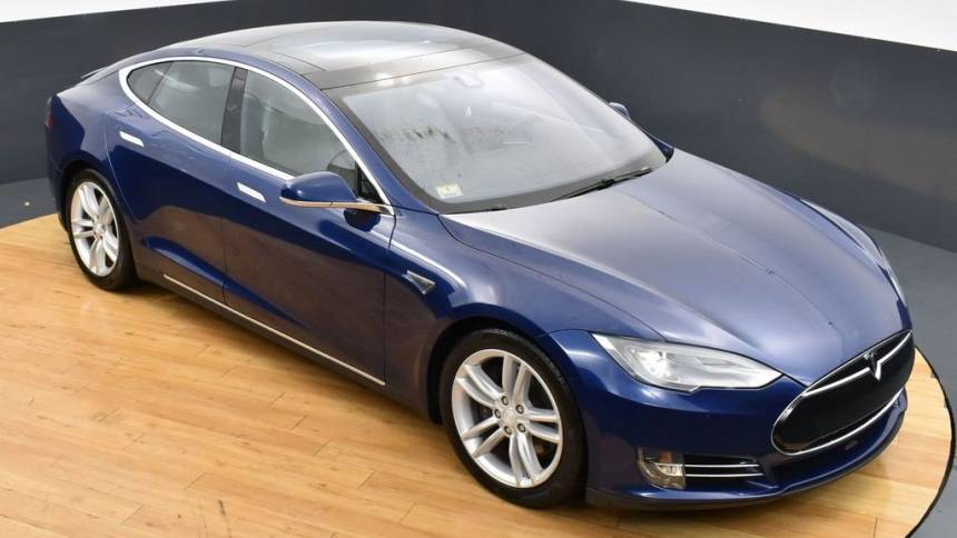 2015 Tesla Model S 5YJSA1H2XFF085795