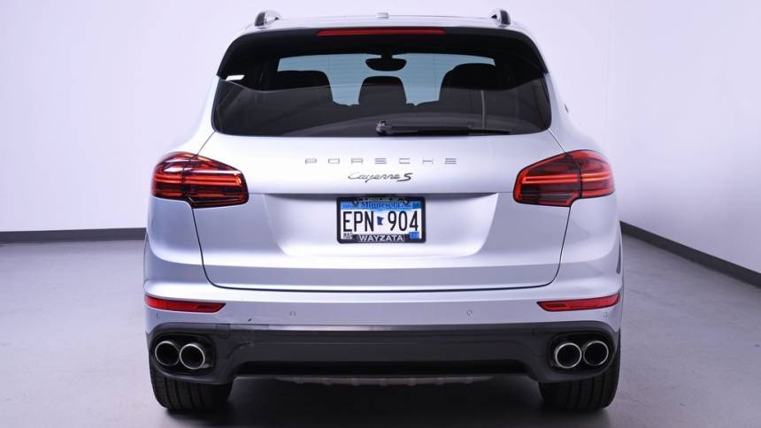 2016 Porsche Cayenne WP1AE2A23GLA60525