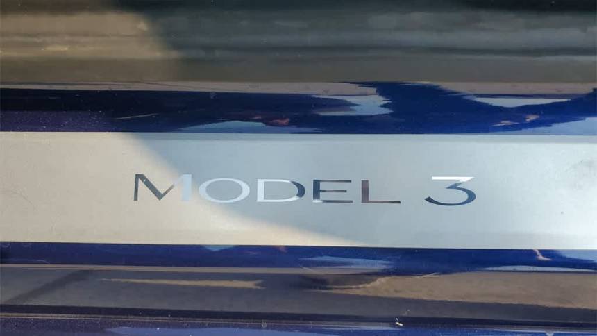 2018 Tesla Model 3 5YJ3E1EA0JF043181