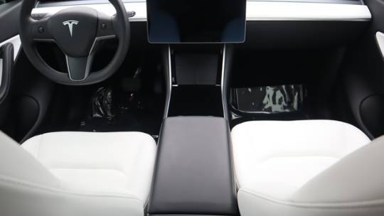 2021 Tesla Model Y 5YJYGDEE7MF068605