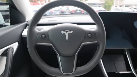 2021 Tesla Model Y 5YJYGDEE7MF068605