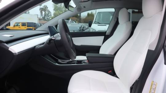 2021 Tesla Model Y 5YJYGDEE7MF068605