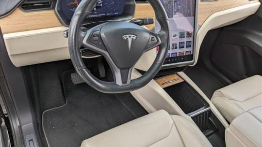 2018 Tesla Model X 5YJXCAE22JF143508