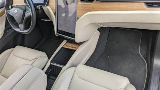 2018 Tesla Model X 5YJXCAE22JF143508