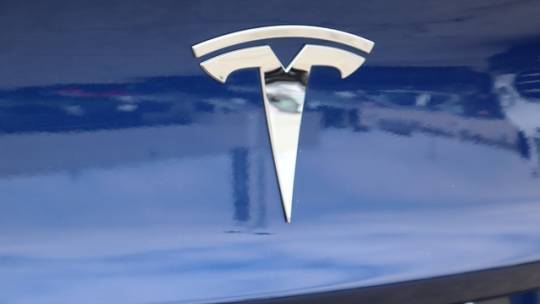 2018 Tesla Model 3 5YJ3E1EB4JF120370