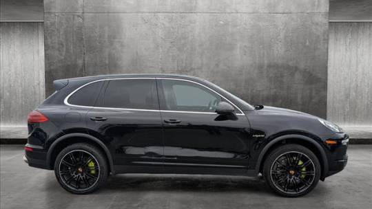 2016 Porsche Cayenne WP1AE2A28GLA18321