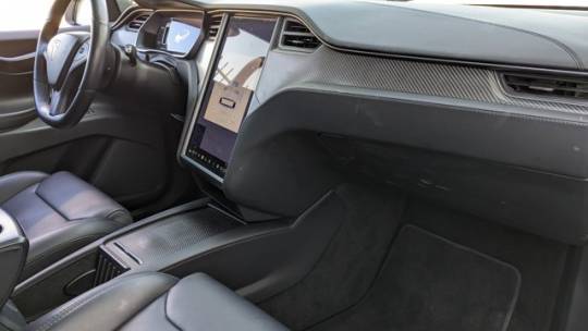 2018 Tesla Model X 5YJXCBE22JF138394