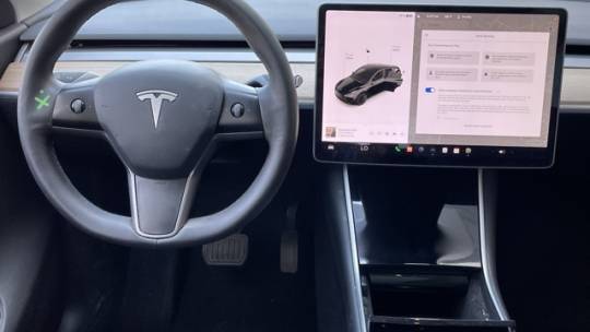 2021 Tesla Model Y 5YJYGDEEXMF084118