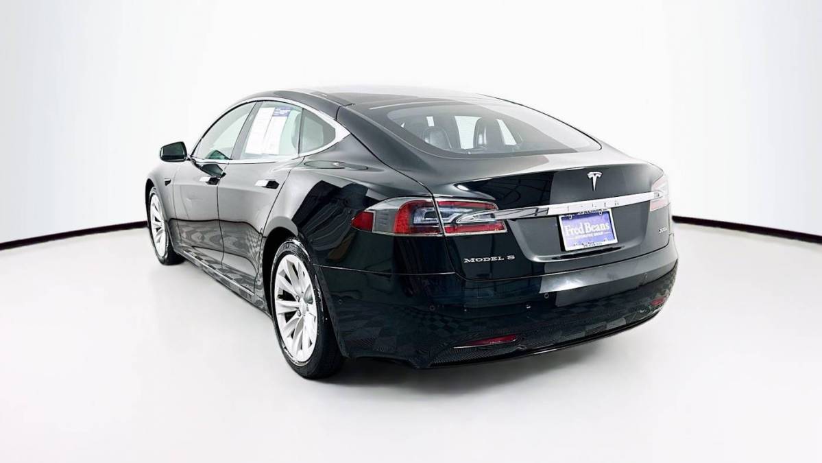 2017 Tesla Model S 5YJSA1E27HF214714