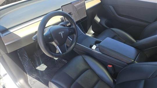 2020 Tesla Model Y 5YJYGDEE8LF059510