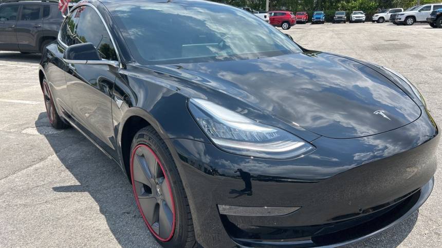 2019 Tesla Model 3 5YJ3E1EB1KF199157