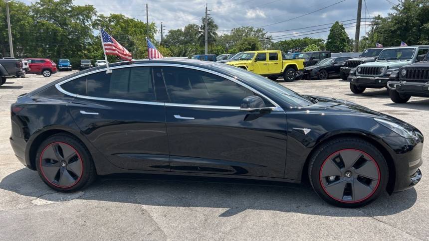 2019 Tesla Model 3 5YJ3E1EB1KF199157