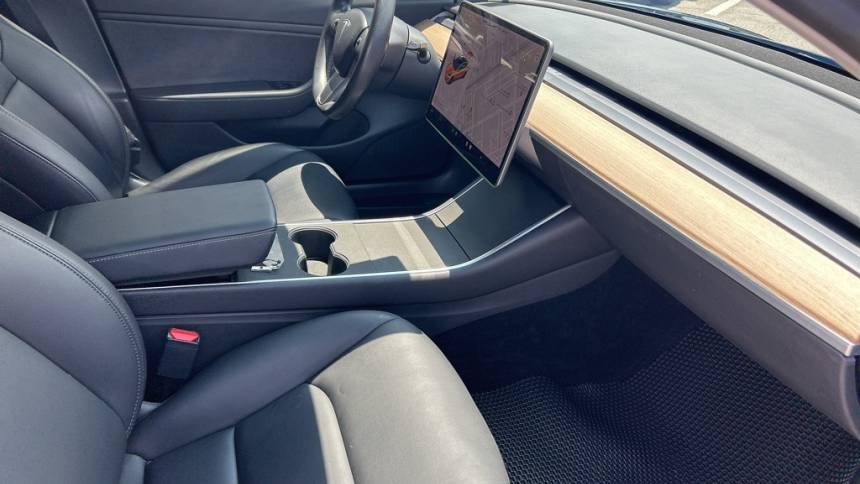 2019 Tesla Model 3 5YJ3E1EB1KF199157