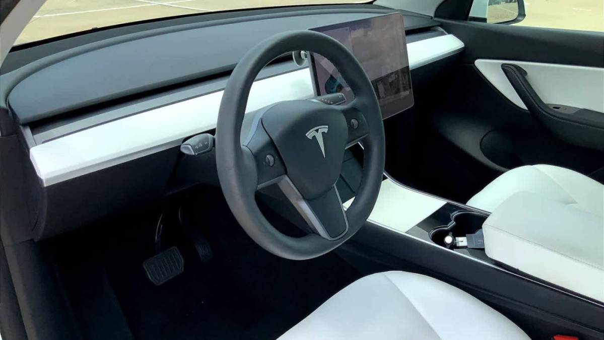 2021 Tesla Model Y 5YJYGDEE1MF090910