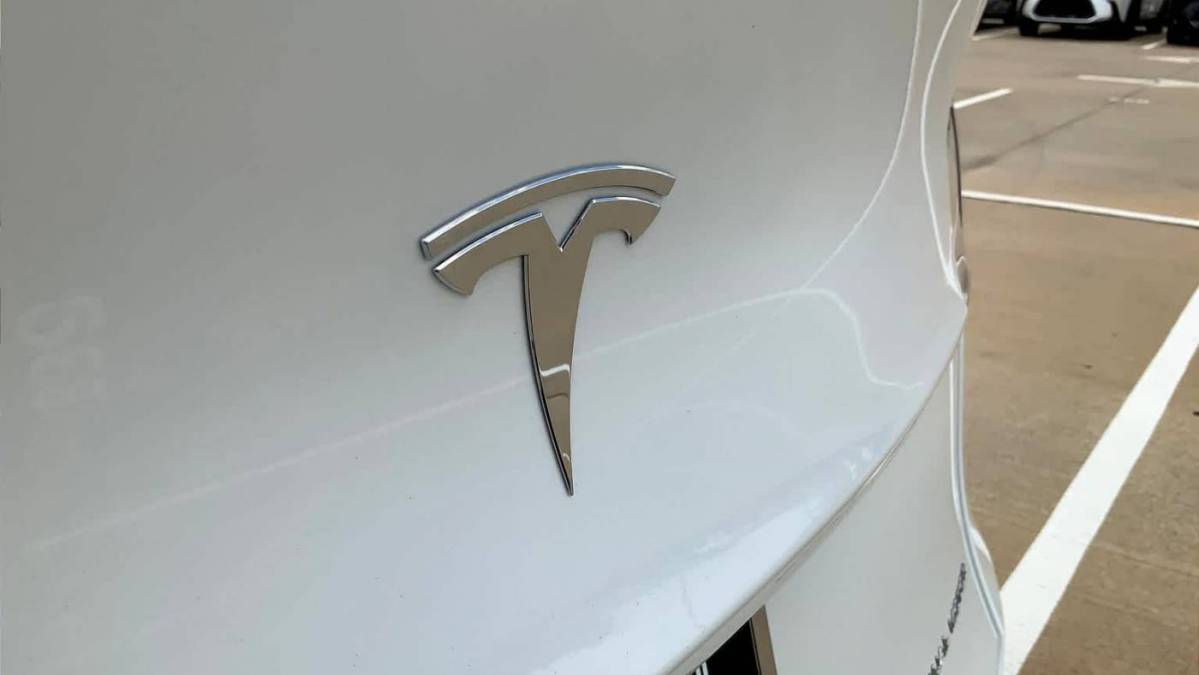 2021 Tesla Model Y 5YJYGDEE1MF090910