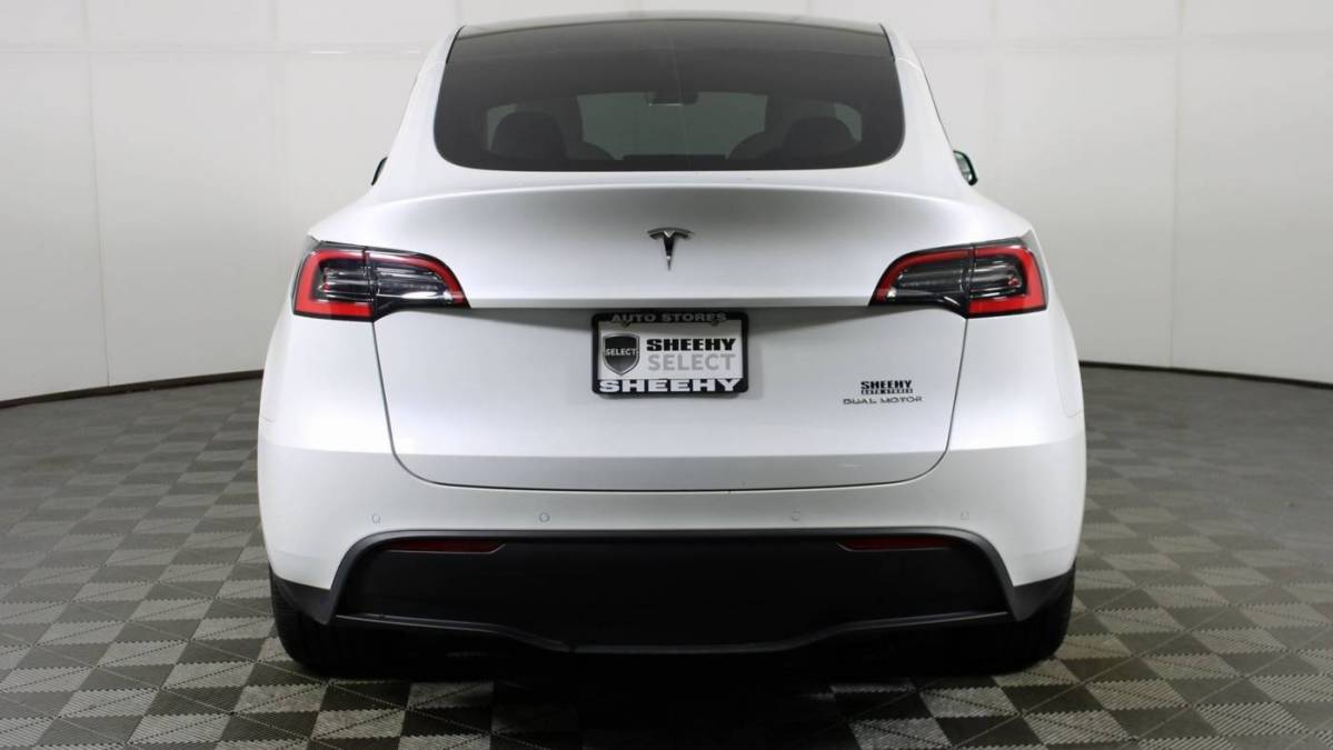 2020 Tesla Model Y 5YJYGDEE1LF037185