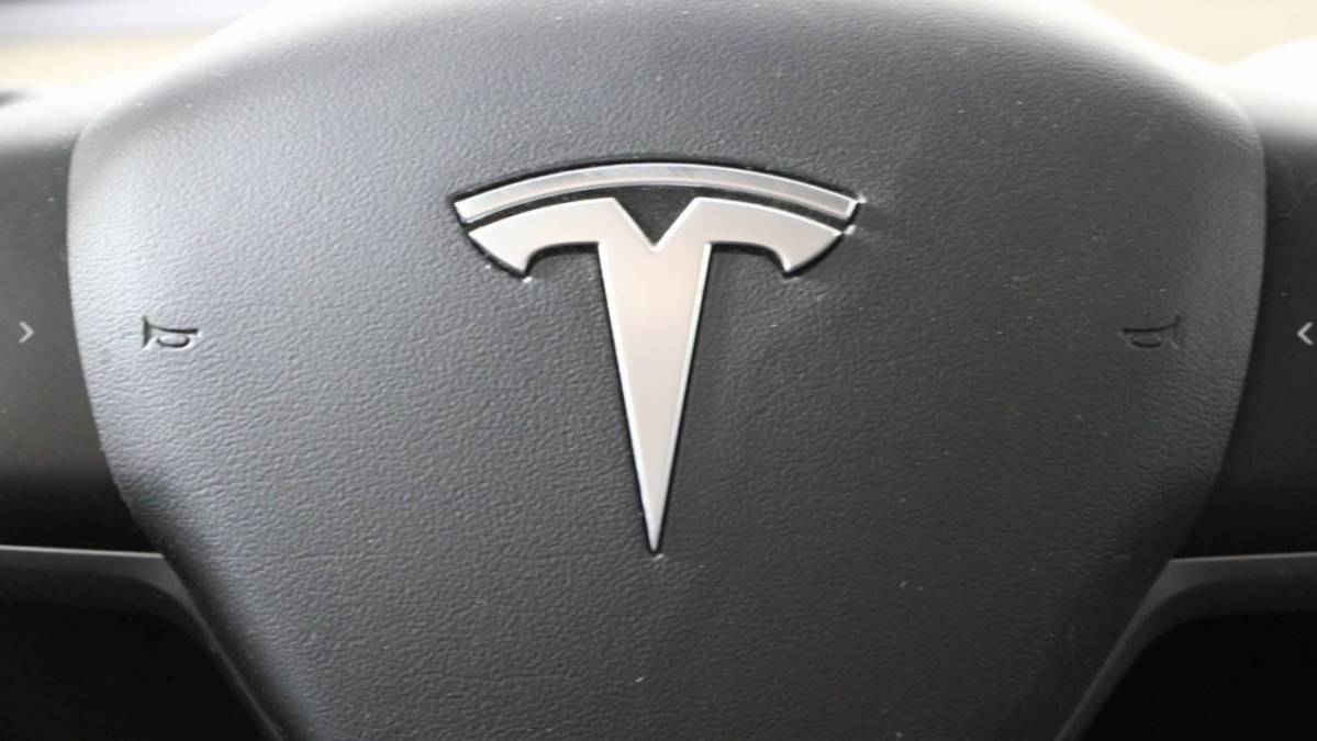 2021 Tesla Model Y 5YJYGDEE1MF110072