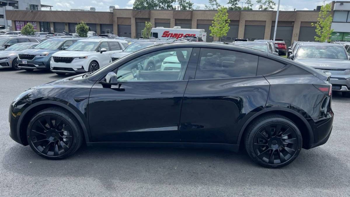 2021 Tesla Model Y 5YJYGDEEXMF190343