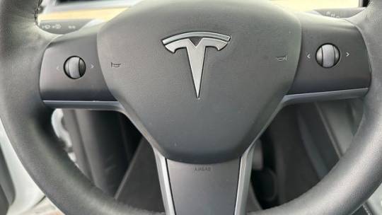 2021 Tesla Model Y 5YJYGDEE0MF239310