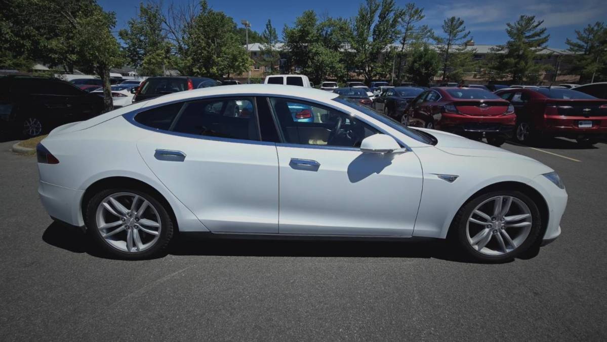 2016 Tesla Model S 5YJSA1E22GF133361