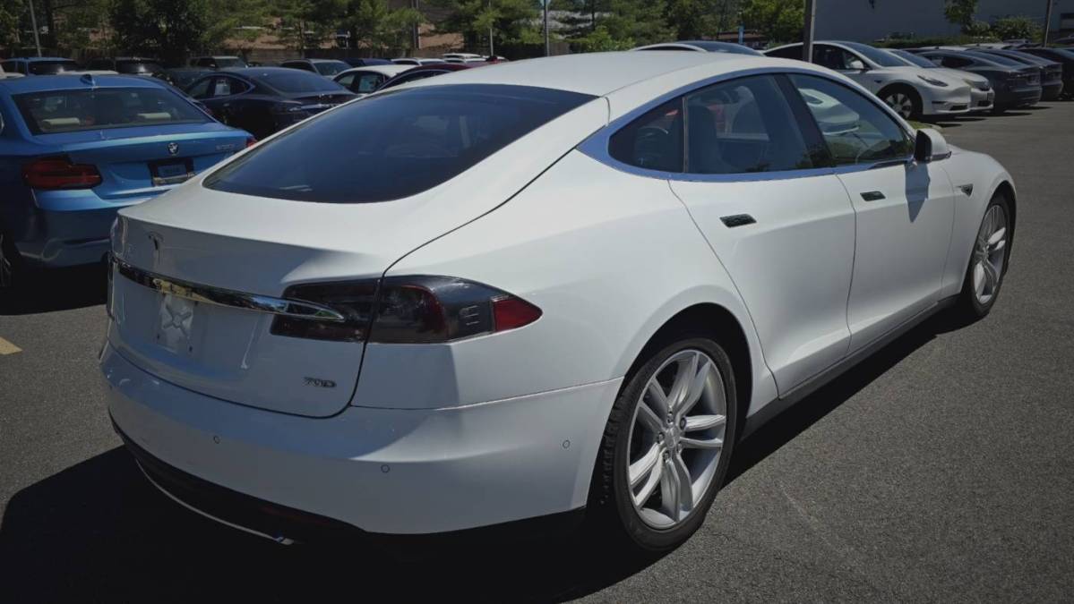 2016 Tesla Model S 5YJSA1E22GF133361